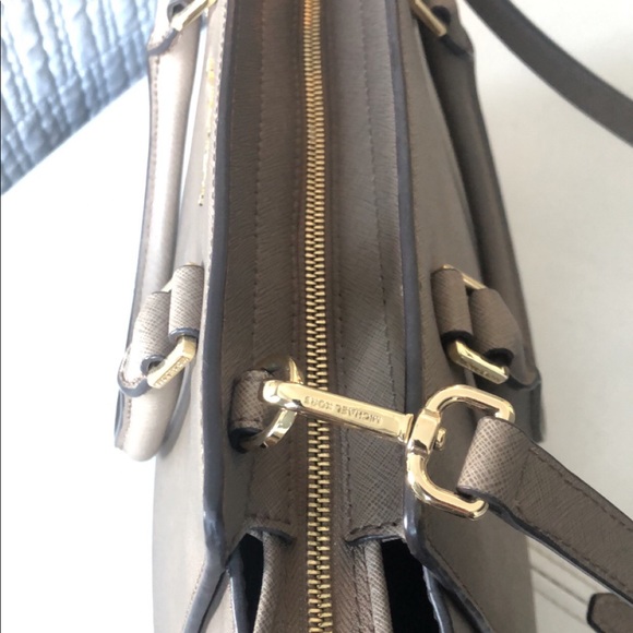 Michael Kors purse - Picture 2 of 4